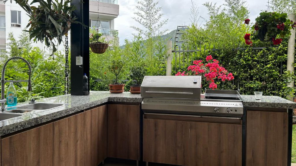 Descubre cómo InoxHome integra tecnología e ingeniería en cada asador de acero inoxidable para ofrecer una experiencia BBQ superior, duradera y diseñada para tu terraza o zona BBQ.