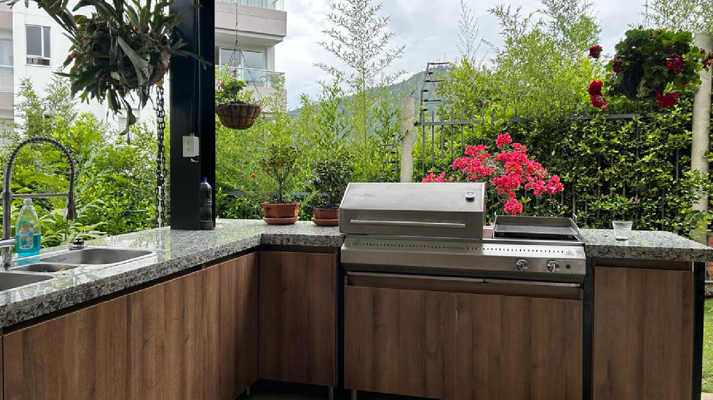 Descubre cómo InoxHome integra tecnología e ingeniería en cada asador de acero inoxidable para ofrecer una experiencia BBQ superior, duradera y diseñada para tu terraza o zona BBQ.